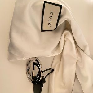 AUTHENTIC Gucci black belt size 80-32in
Worn once